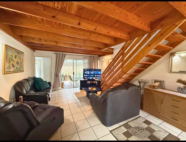 3 BEDROOM HOUSE FOR SALE IN POMONA